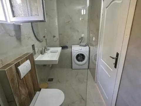 Izdavanje, trosoban stan, 100m², Kavač, Kotor - image 8