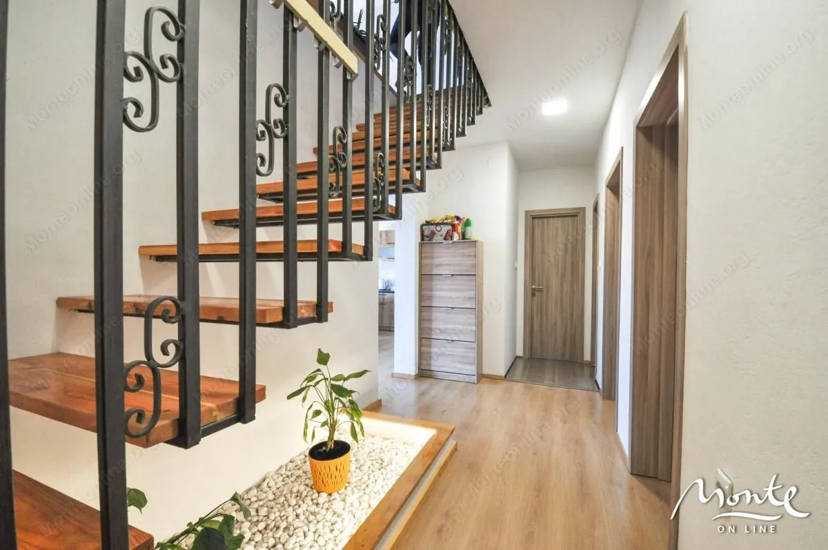 Prodaja, kuća, 525m², Centar, Tivat