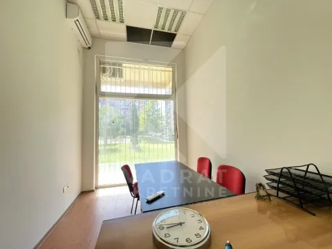 Izdavanje, poslovni prostor, 28m², Stari Aerodrom, Podgorica - image 1