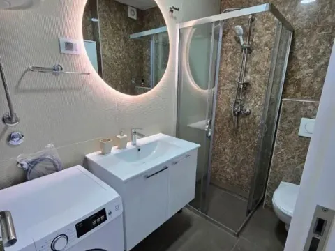 Izdavanje, jednosoban stan, 40m², City Kvart, Podgorica - image 7