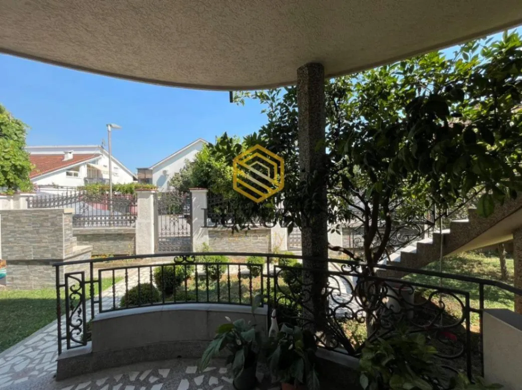 Rent, house, 200m², Stari Aerodrom, Podgorica