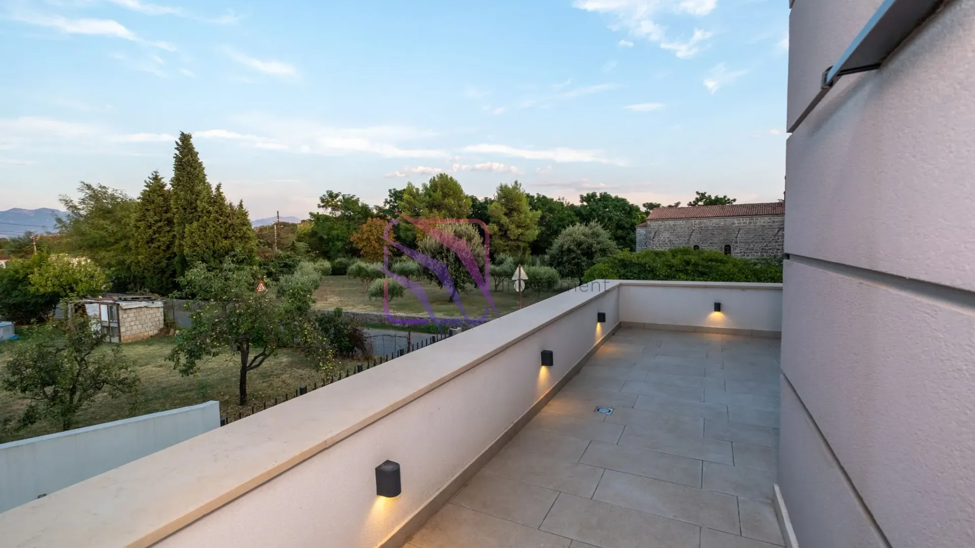 Izdavanje, kuća, 180m², Gornja Gorica, Podgorica