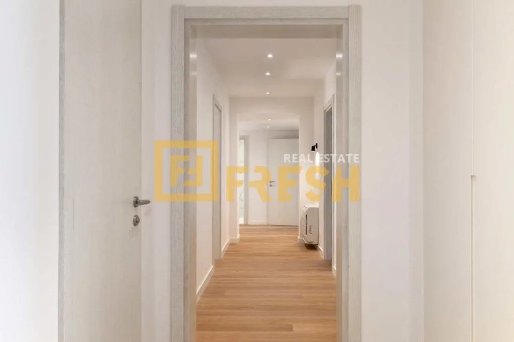 Prodaja, četvorosoban stan, 253m², Kotor, Crna Gora