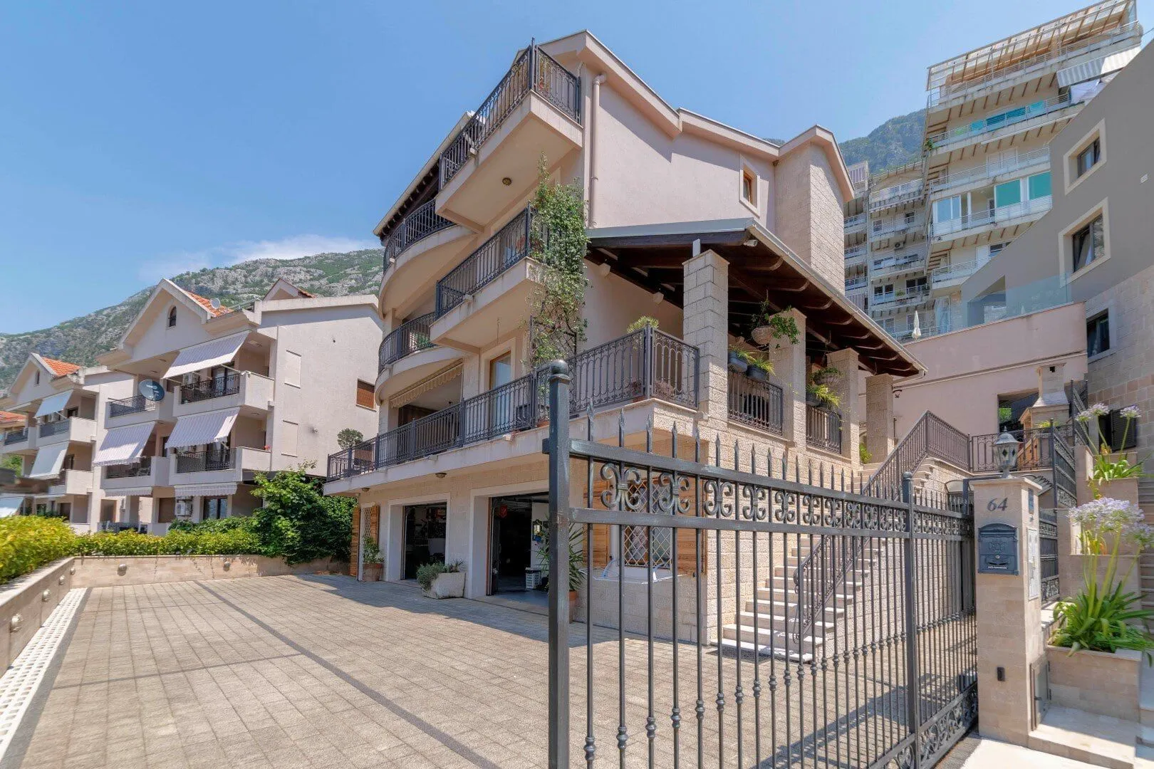 Sale, house, 507m², Dobrota, Kotor