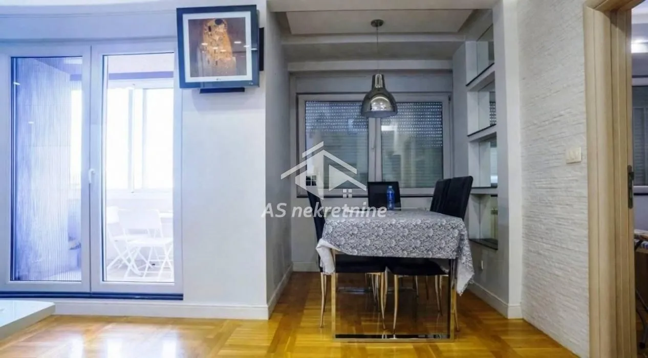 Izdavanje, trosoban stan, 82m², Filmski Grad, Beograd