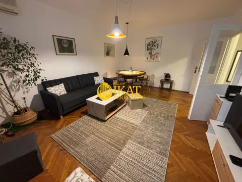 Izdavanje, trosoban stan, 80m², Lion, Zvezdara Sve Podlokacije