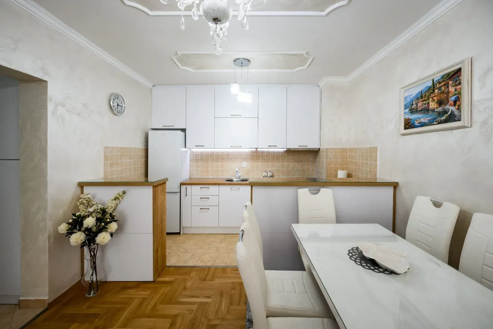 Izdavanje, dvosoban stan, 65m², Stari Aerodrom, Podgorica