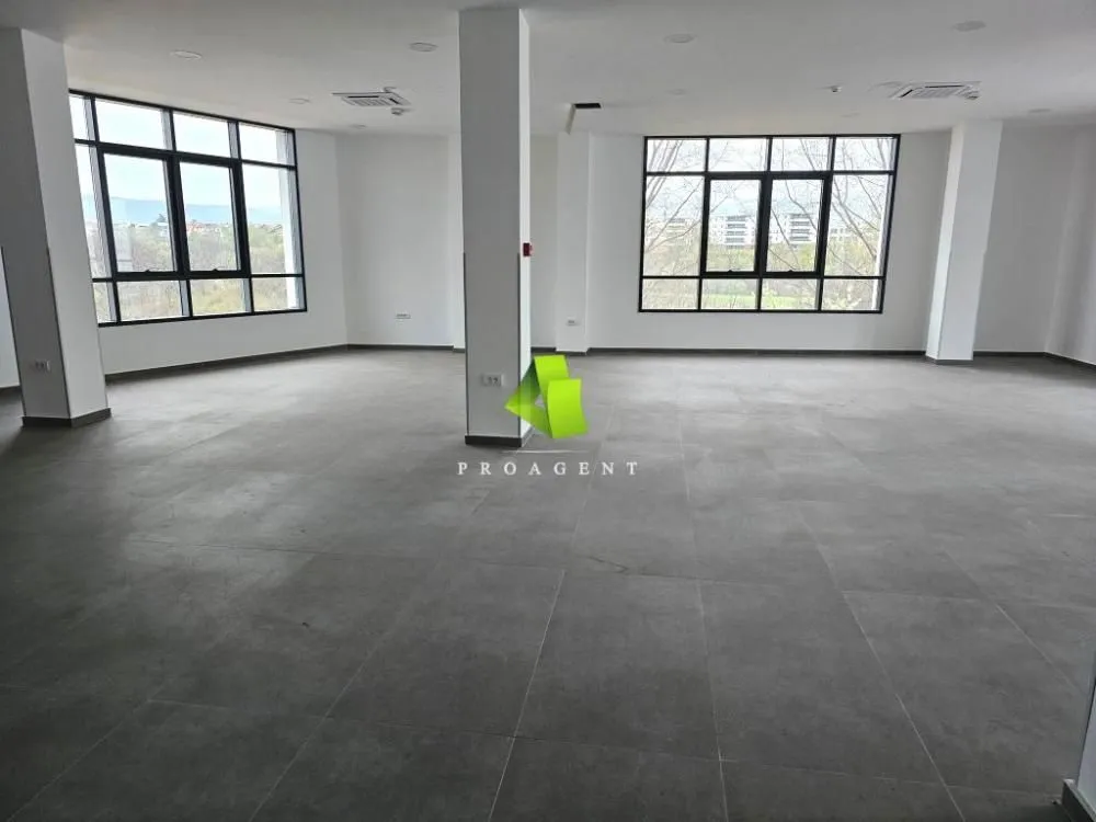 Rent, office space, 700m², Medijana, Niš