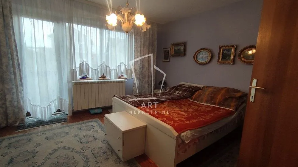 Sale, house, 236m², Voždovac Sve Podlokacije, Beograd