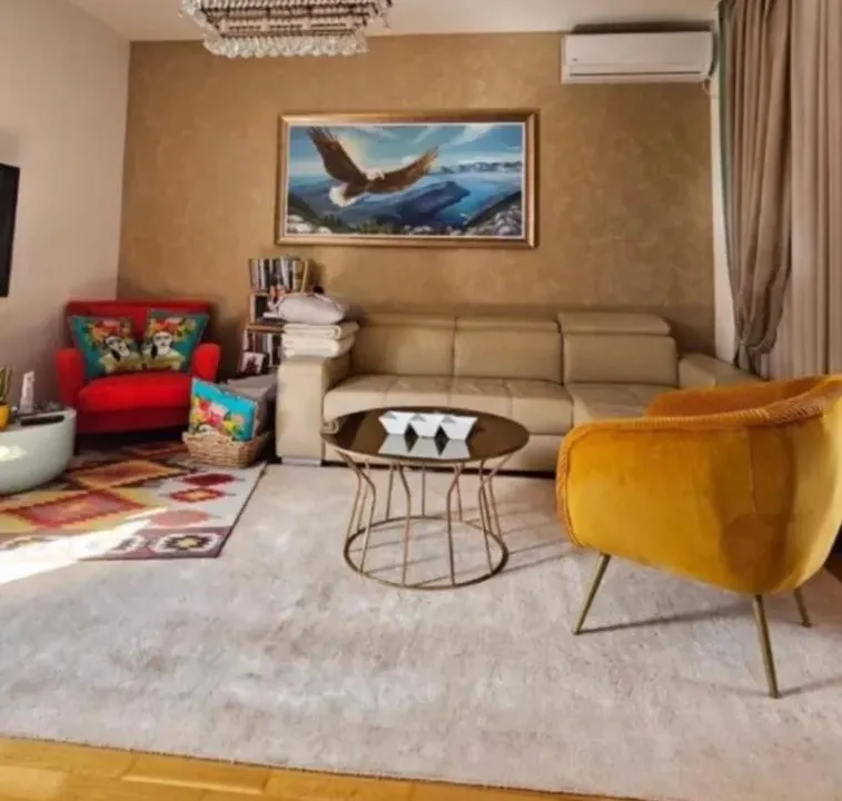 Izdavanje, dvosoban stan, 80m², Budva, Crna Gora