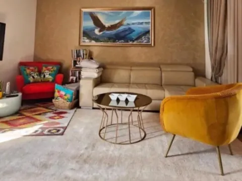 Izdavanje, dvosoban stan, 80m², Budva, Crna Gora