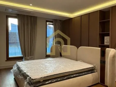 Izdavanje, četvorosoban stan, 143m², Cvetni Trg, Vračar Sve Podlokacije - image 13