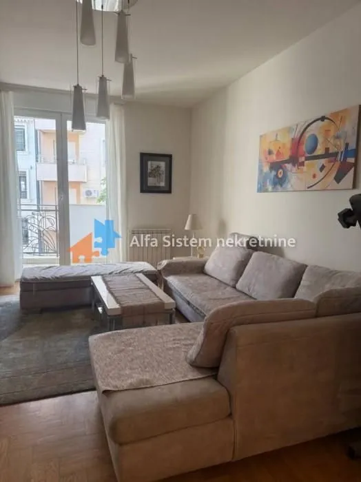 Izdavanje, trosoban stan, 106m², Vračar Hram, Vračar Sve Podlokacije