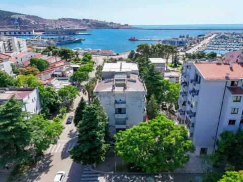 Izdavanje, jednosoban stan, 60m², Centar, Bar - image 8