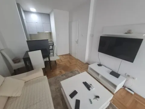 Izdavanje, dvosoban stan, 50m², Grbavica, Novi Sad Sve Podlokacije - image 5