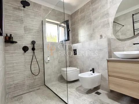 Rent, house, 330m², Centar, Tivat - image 11