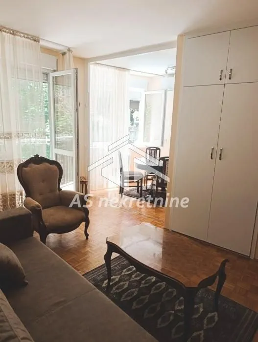 Rent, two bedroom apartment, 48m², Kalenić Pijaca, Vračar Sve Podlokacije