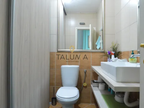 Izdavanje, poslovni prostor, 63m², City Kvart, Podgorica - image 9