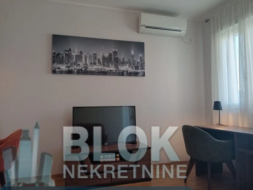 Izdavanje, jednosoban stan, 50m², City Kvart, Podgorica