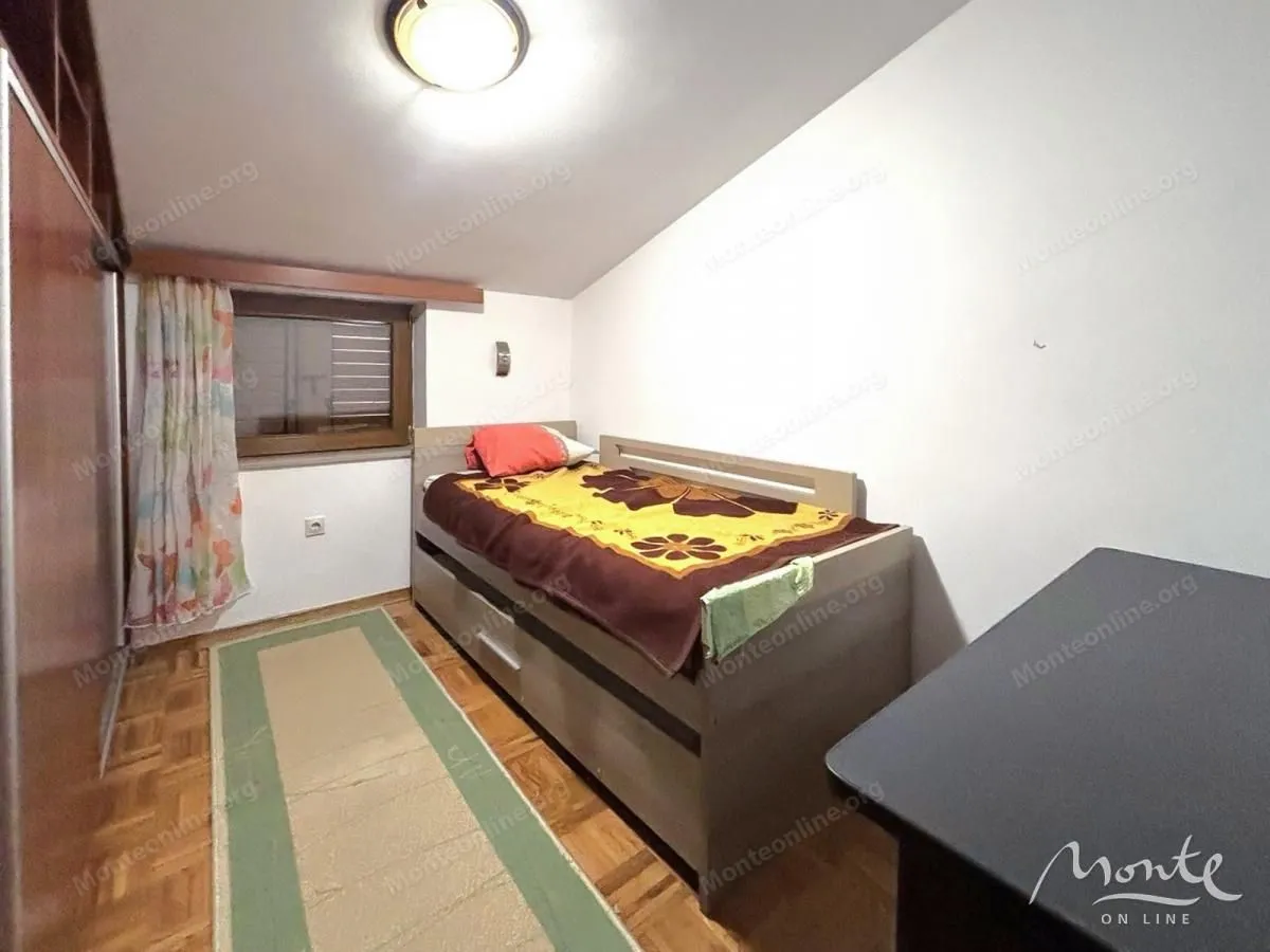 Prodaja, trosoban stan, 80m², Stari Aerodrom, Podgorica