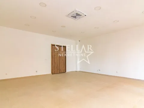 Izdavanje, poslovni prostor, 46m², Pobrežje, Podgorica - image 3