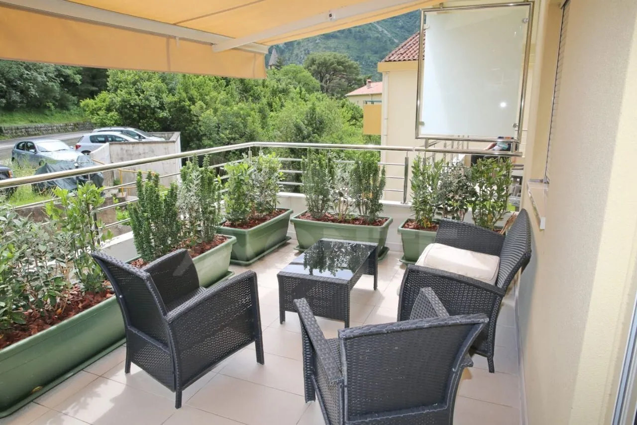 Rent, one bedroom apartment, 45m², Dobrota, Kotor