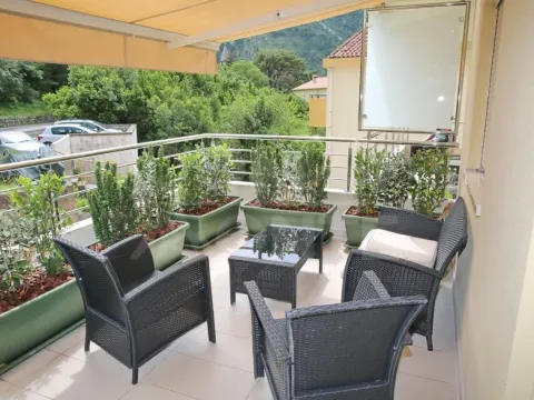 Rent, one bedroom apartment, 45m², Dobrota, Kotor - image 9