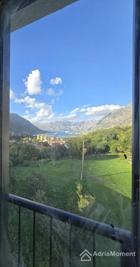 Prodaja, trosoban stan, 94m², Škaljari, Kotor