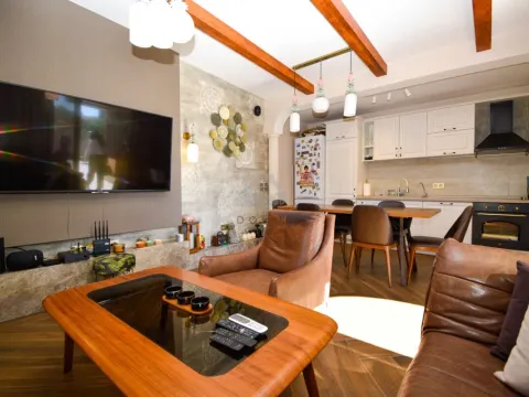 Izdavanje, kuća, 300m², Zabjelo, Podgorica - image 24