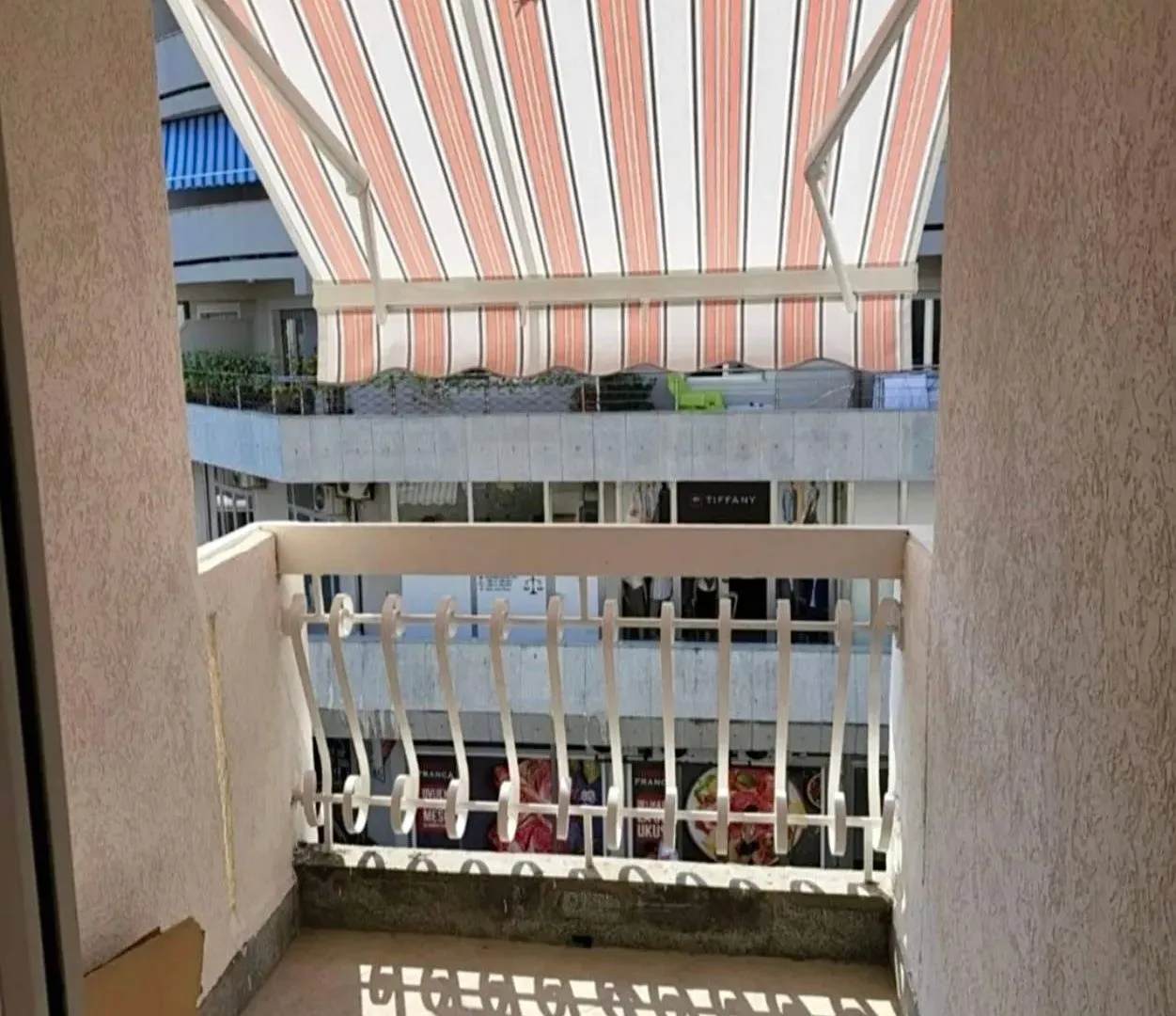 Izdavanje, dvosoban stan, 66m², Centar, Tivat