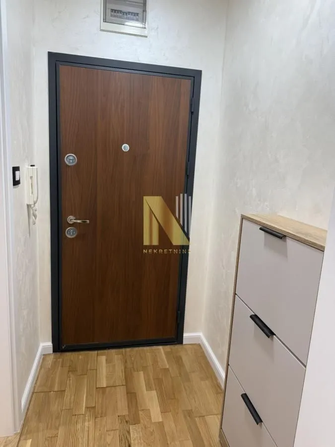 Izdavanje, garsonjera, 32m², Bulevar Oslobodjenja, Novi Sad Sve Podlokacije