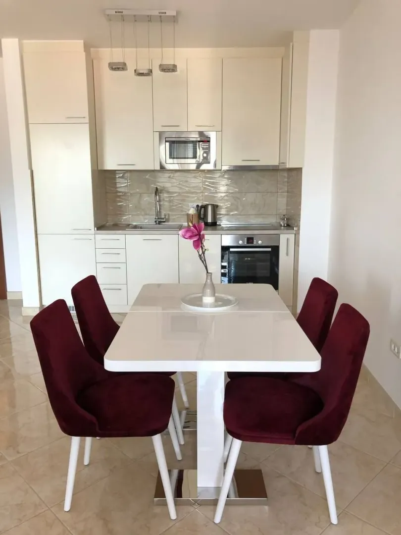 Rent, one bedroom apartment, 74m², Bečići, Budva