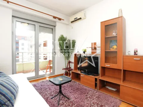 Rent, one bedroom apartment, 38m², 1 maj, Podgorica - image 2