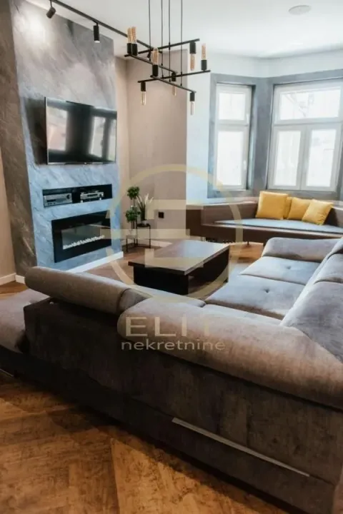Prodaja, dvosoban stan, 64m², Centar, Novi Sad