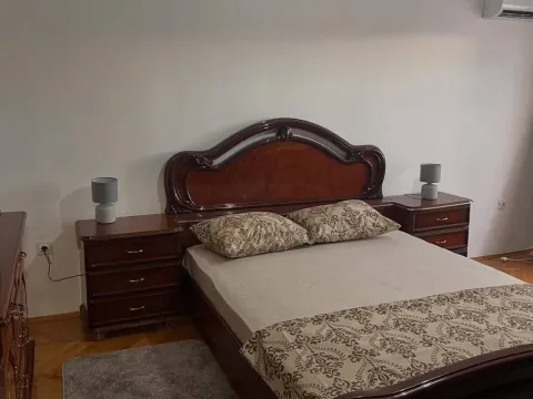 Izdavanje, dvosoban stan, 80m², Centar, Podgorica - image 2