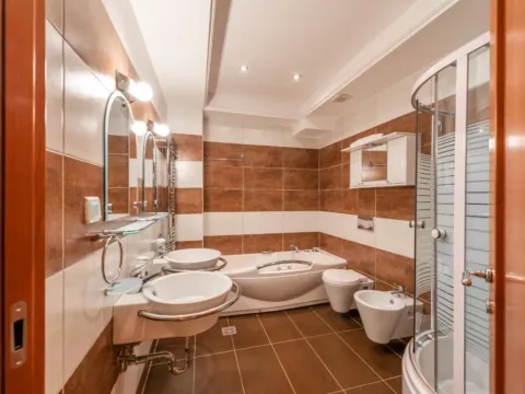 Prodaja, dvosoban stan, 124m², Centar, Podgorica - image 7