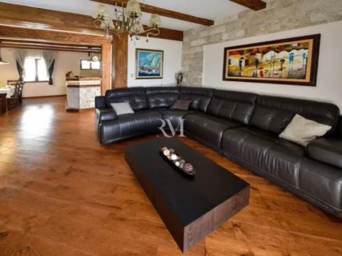 Izdavanje, kuća, 281m², Dub, Kotor - image 7