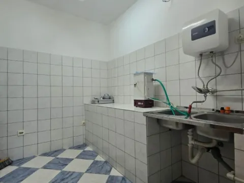 Izdavanje, poslovni prostor, 80m², Centar, Nikšić - image 9