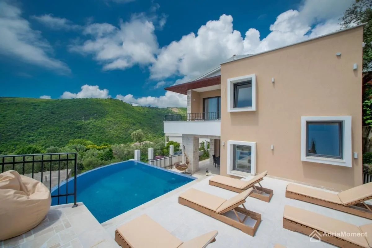 Sale, house, 170m², Bečići, Budva