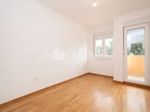 Rent, one bedroom apartment, 42m², City Kej, Podgorica - image 4