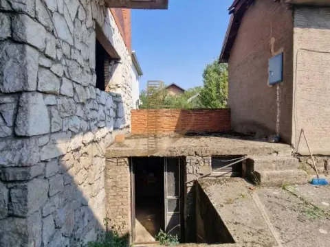 Prodaja, kuća, 765m², Novi Banovci, Stara Pazova - image 2