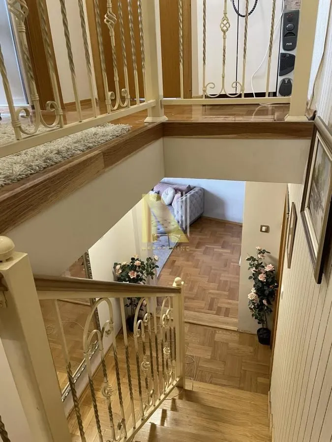Prodaja, četvorosoban stan, 124m², Cara Dušana, Novi Sad Sve Podlokacije