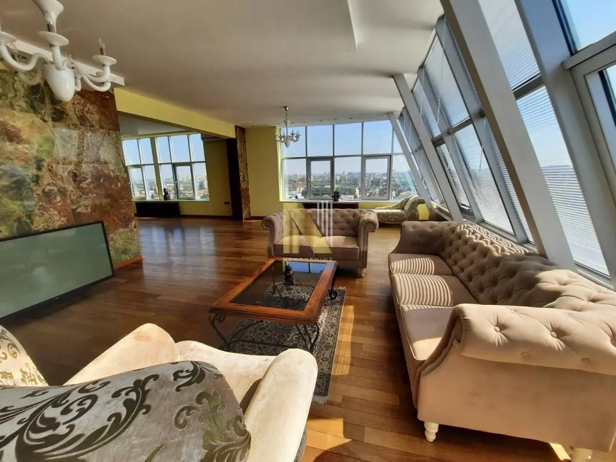 Izdavanje, stan, 263m², Bulevar Evrope, Novi Sad Sve Podlokacije