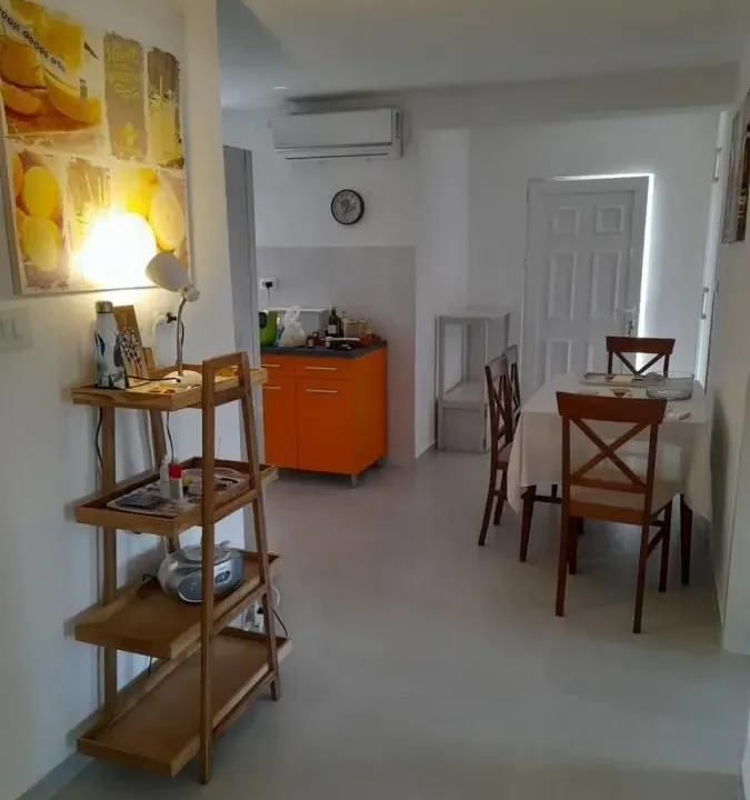 Prodaja, dvosoban stan, 66m², Centar, Tivat