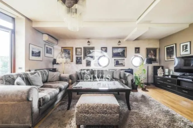 Sale, apartment, 250m², Cvetni Trg, Vračar Sve Podlokacije