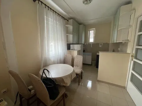 Izdavanje, dvosoban stan, 49m², Vračar, Šid - image 5