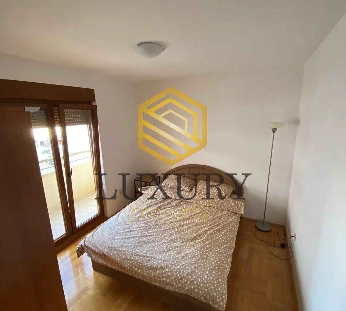 Izdavanje, dvosoban stan, 55m², Stari Aerodrom, Podgorica