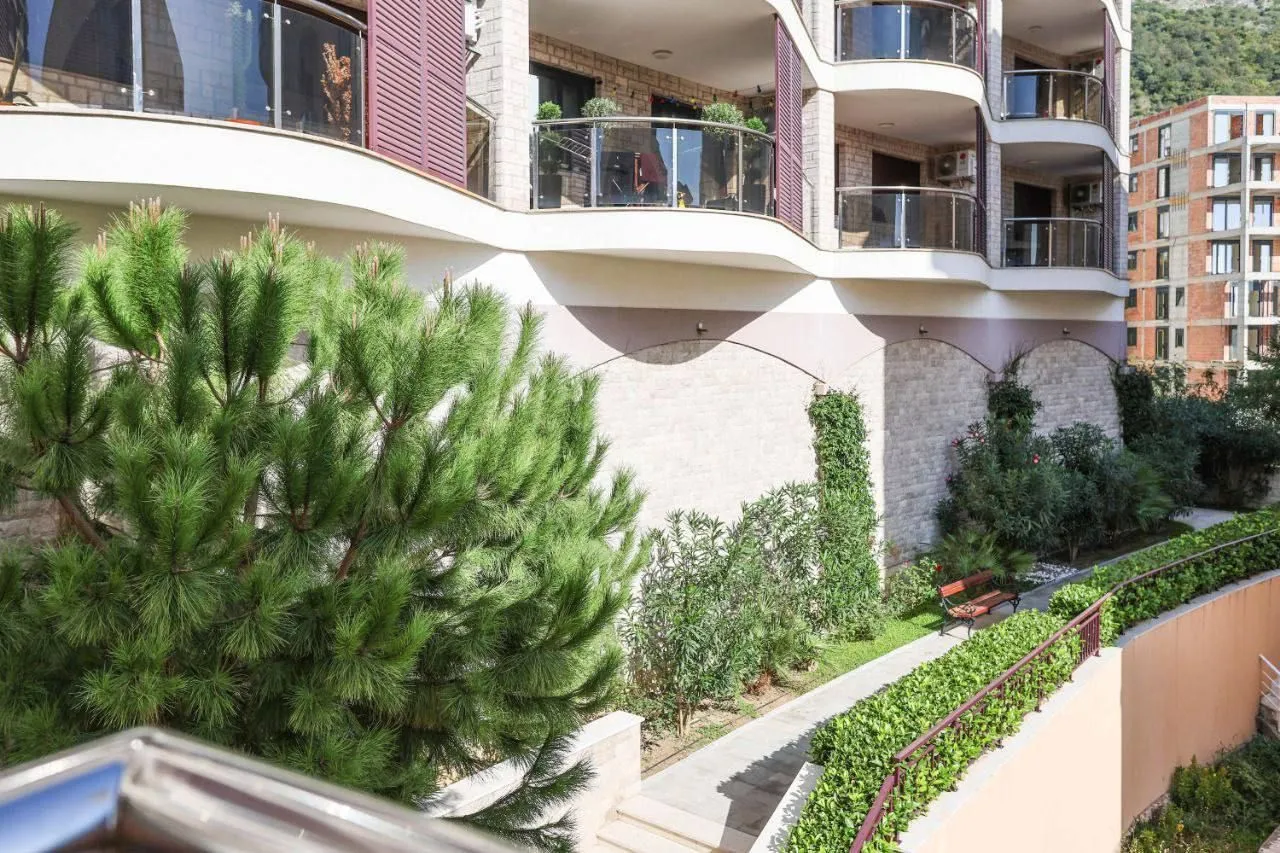 Stan-na-dan, jednosoban stan, 90m², Bečići, Budva