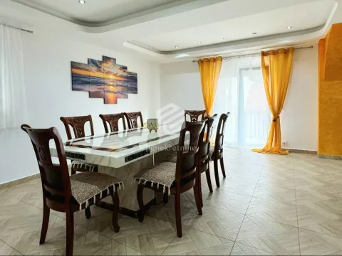 Rent, three bedroom apartment, 160m², Tivat, Crna Gora - image 6