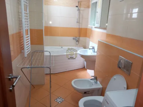 Izdavanje, trosoban stan, 103m², Stari Aerodrom, Podgorica - image 6